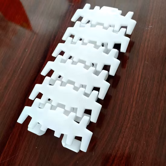 Chaînes de convoyeur flexibles en plastique de haute qualité OEM avec des prix compétitifs